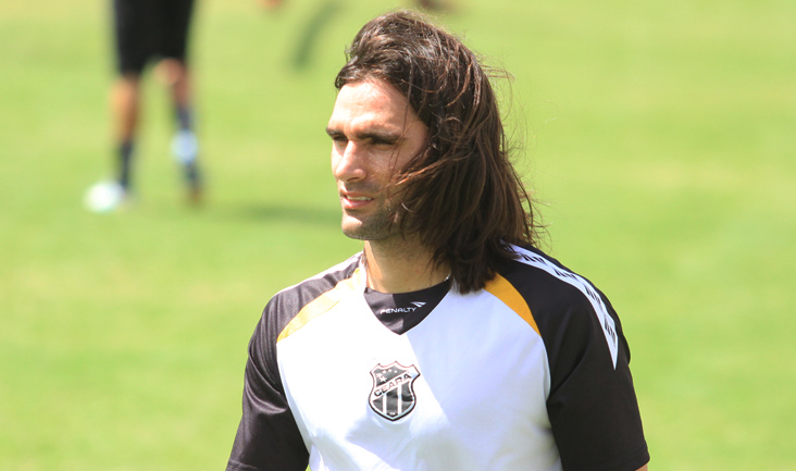 Diante do Sport, Léo Gamalho espera um Ceará mais eficiente