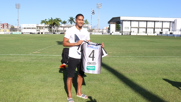 Revelado pelo Mais Querido, zagueiro Pablo visita o CT de Porangabuçu e elogia estrutura 