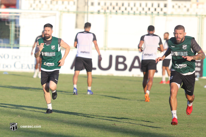 Ceará faz o último treino em Fortaleza e viaja rumo a Florianópolis para enfrentar o Avaí  