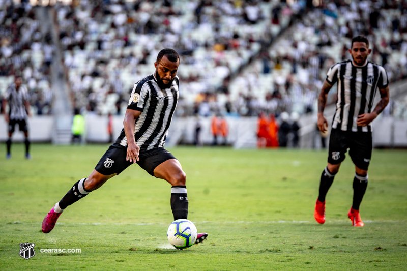 Samuel Xavier frisa importância da torcida na partida diante do Vasco e cita música da Nação Alvinegra