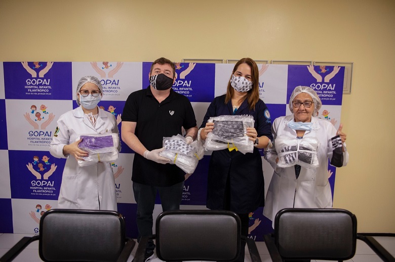 Ceará realiza entrega de máscaras personalizadas ao hospital infantil SOPAI