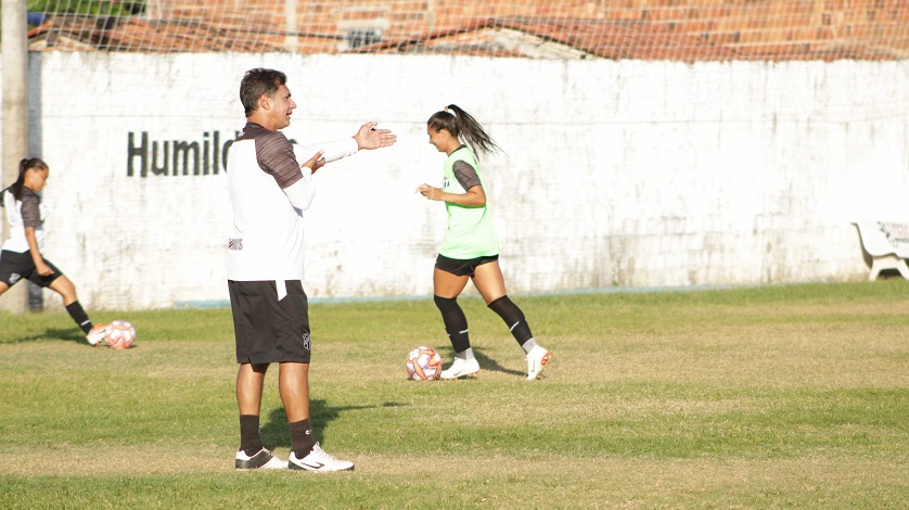 Fut. Feminino: Treinador Sérgio Alves tem aproveitamento de 84,6% no comando da equipe feminina do Vozão