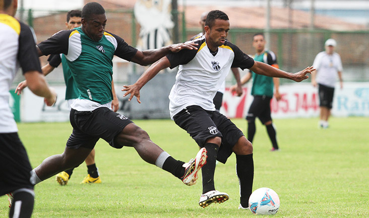 Alvinegros participaram de um treino técnico nesta manhã