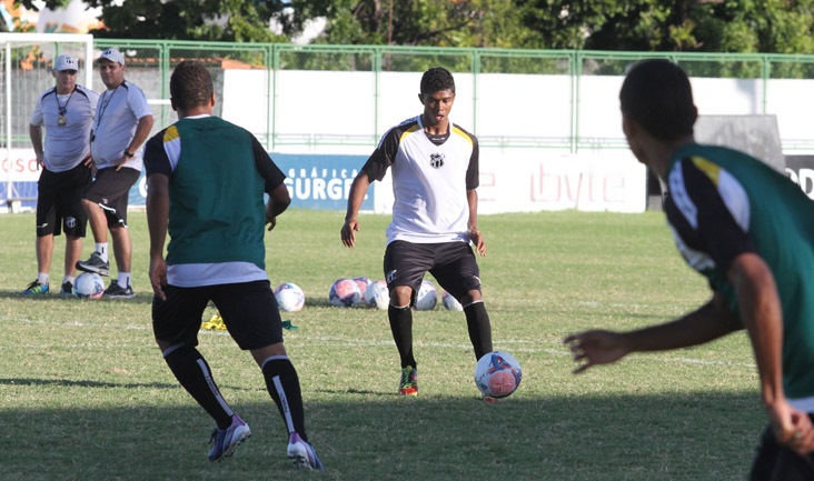 Parte do grupo iniciou a preparação para o jogo de terça-feira