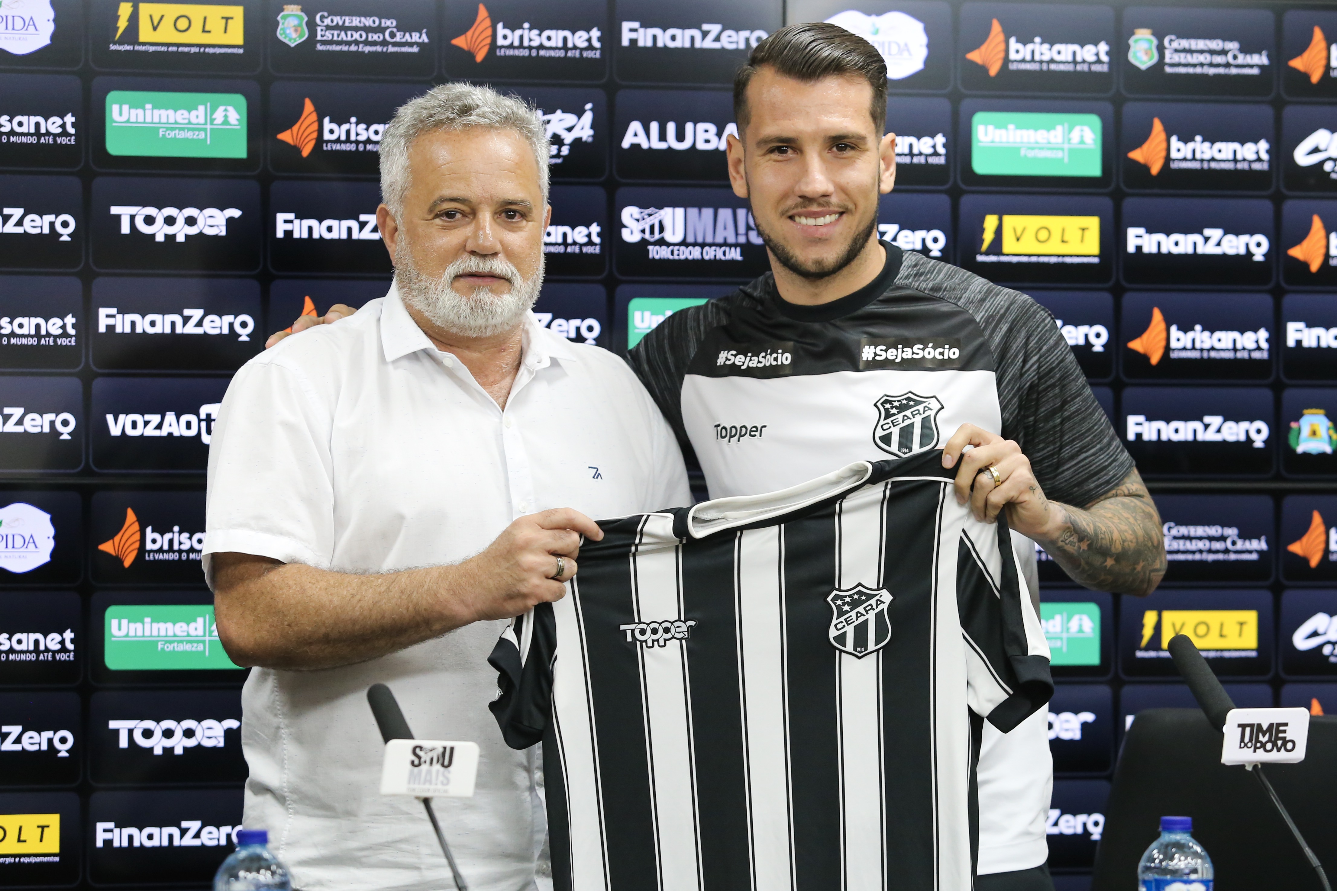 Willian Popp é apresentado oficialmente em Porangabuçu 