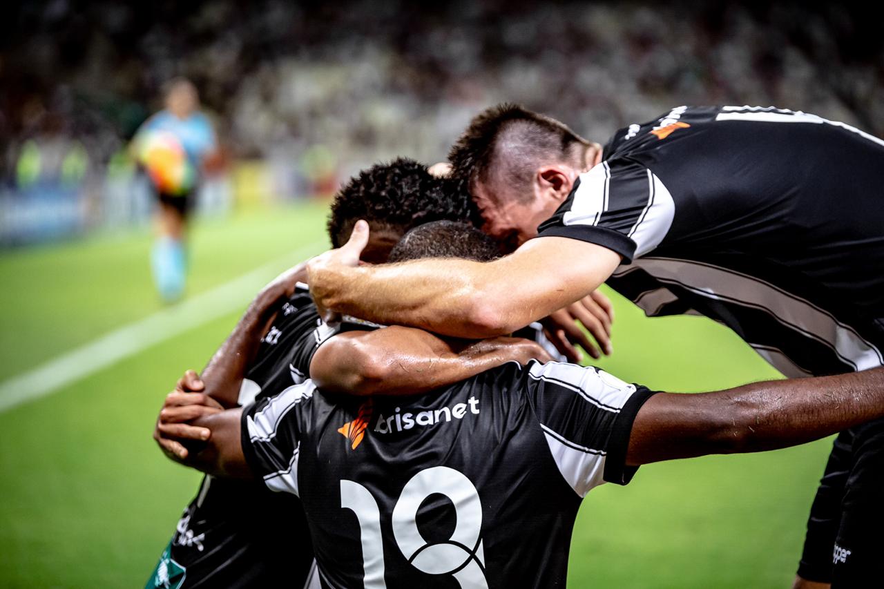 Com gol no final do jogo, Ceará vence Avaí na Arena Vozão 