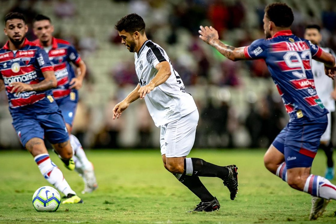 Ceará domina o rival, pressiona, mas perde Clássico-Rei