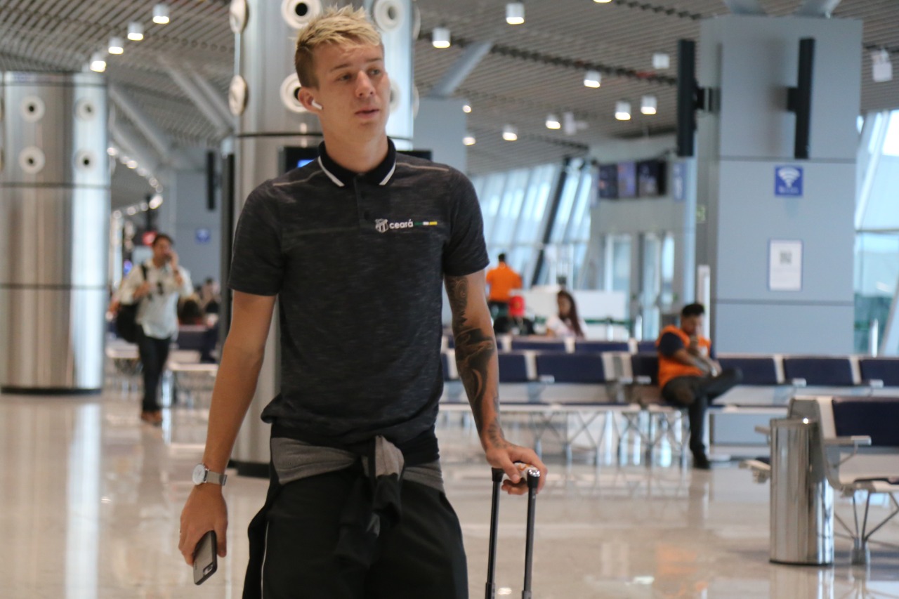 De olho no Oeste, elenco alvinegro embarca rumo a Barueri