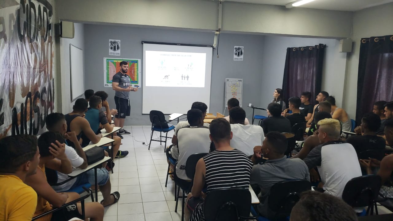 Departamento de Nutrição do Ceará realiza palestra para atletas da base