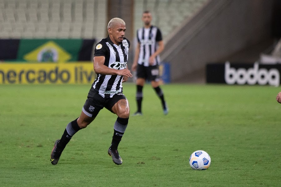 Referência defensiva, Fernando Sobral é o líder de desarmes certos no Brasileirão