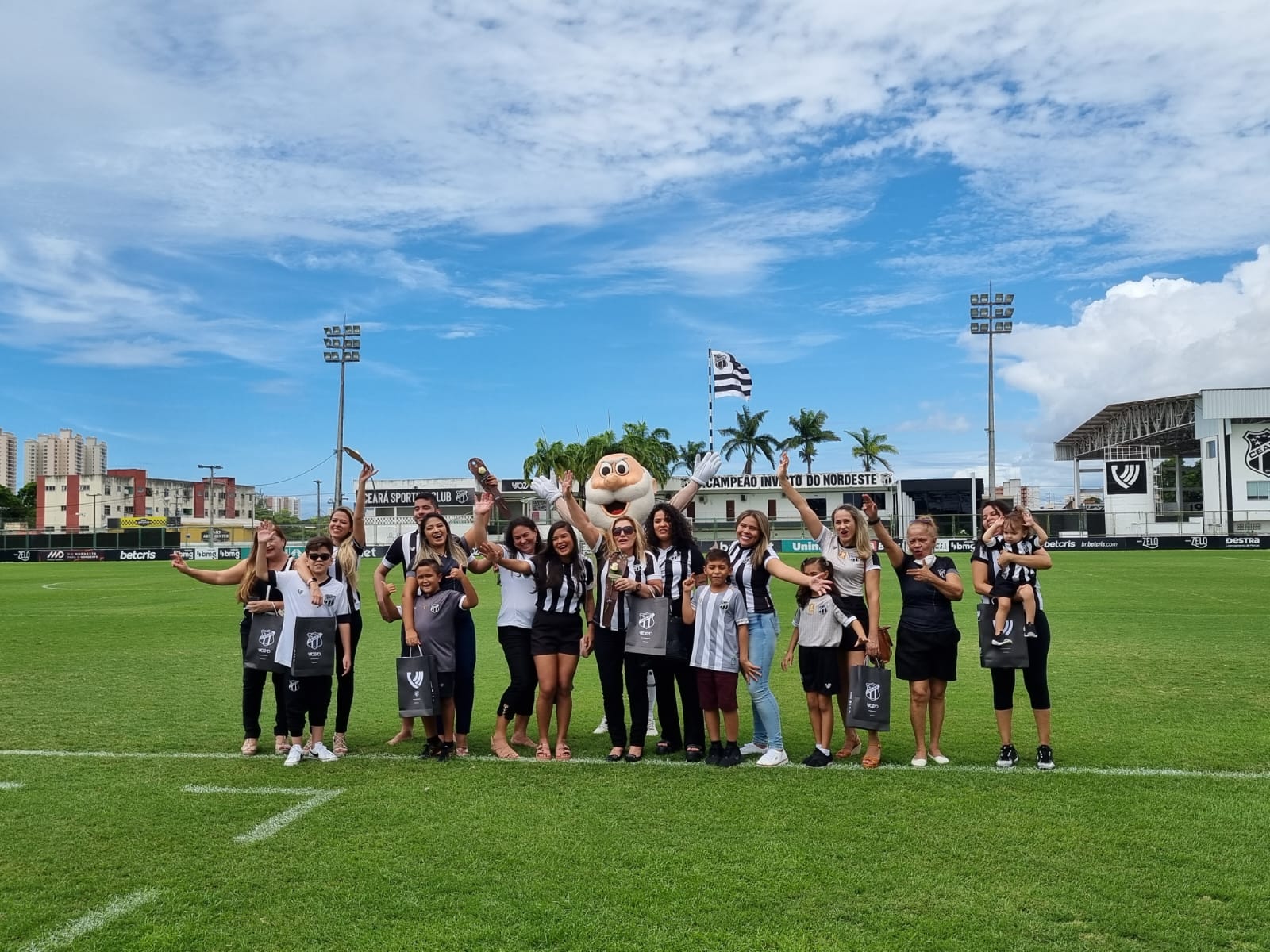 Em homenagem ao Dia das Mães, Sócio Vozão realiza ação com sócias