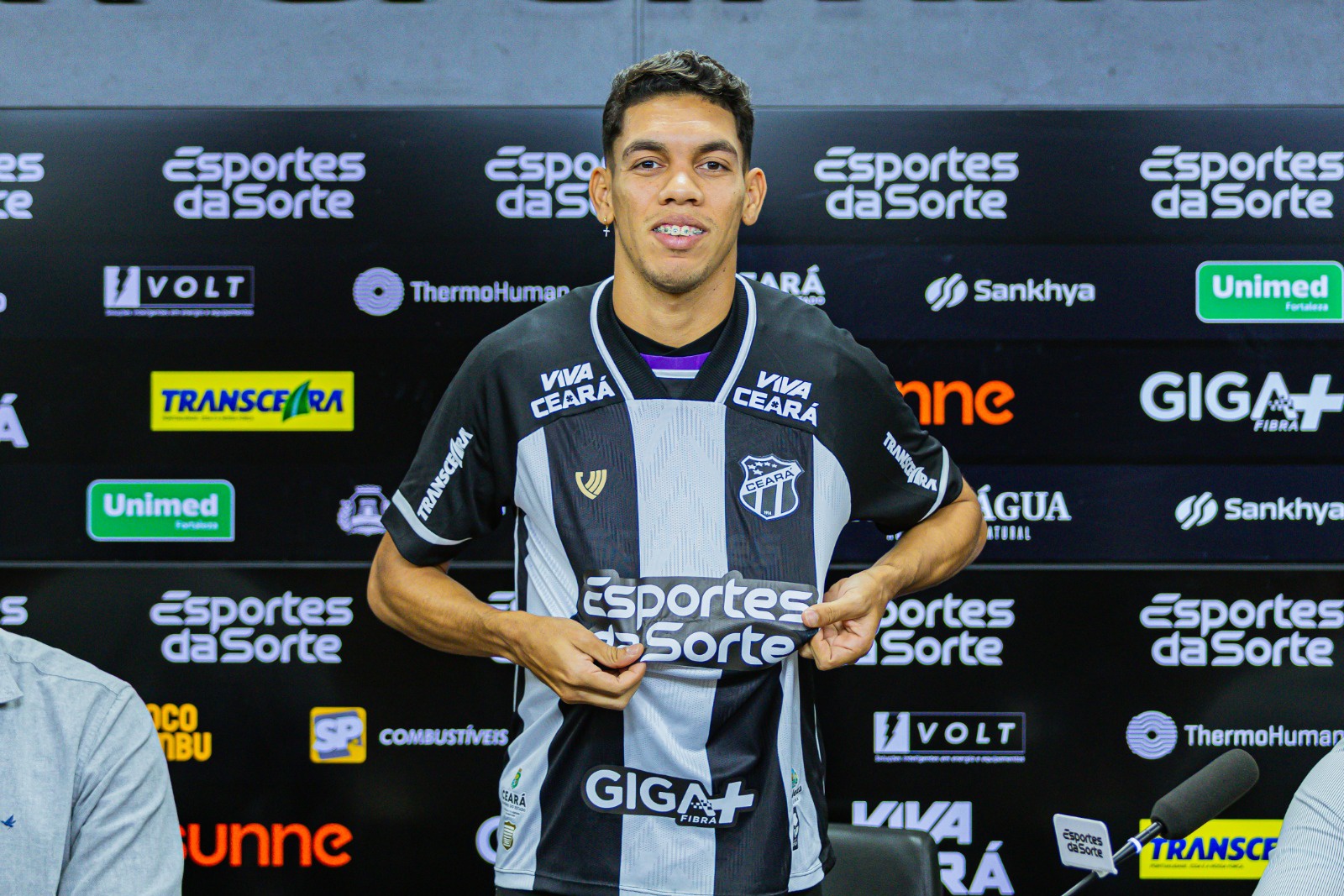 Apresentado à imprensa, Paulo Baya valoriza chegada ao Ceará: "É um momento especial"