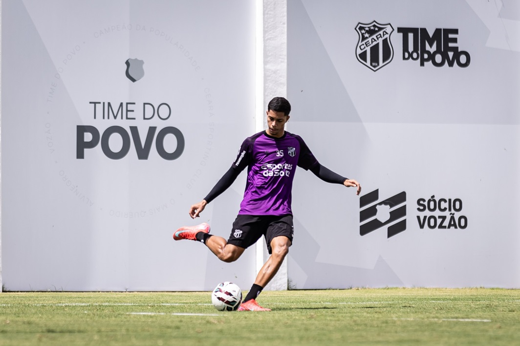 Ceará faz penúltimo treino na capital cearense antes da viagem