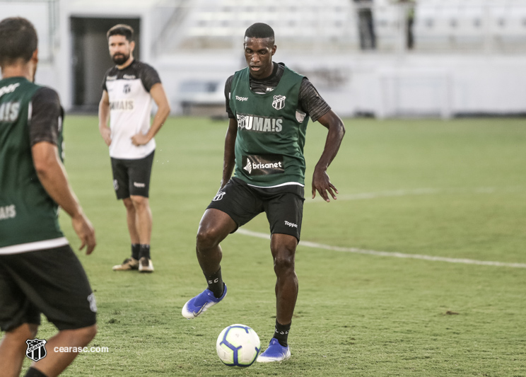 William Oliveira fala de respeito ao Santos, mas garante luta por resultado positivo 