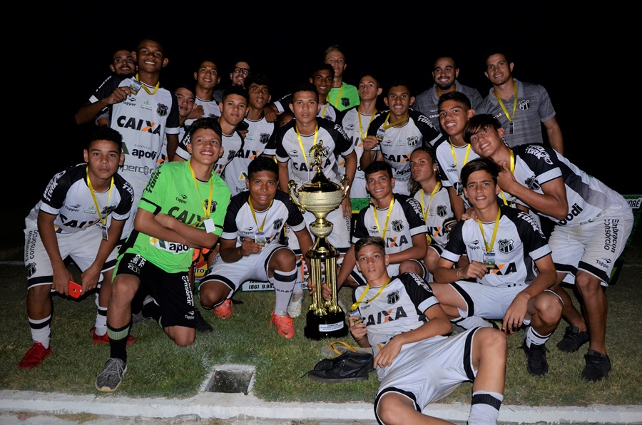 Pelo 2º ano consecutivo, times Sub-15 e 17 do Vovô vencem Copa Água Branca NE