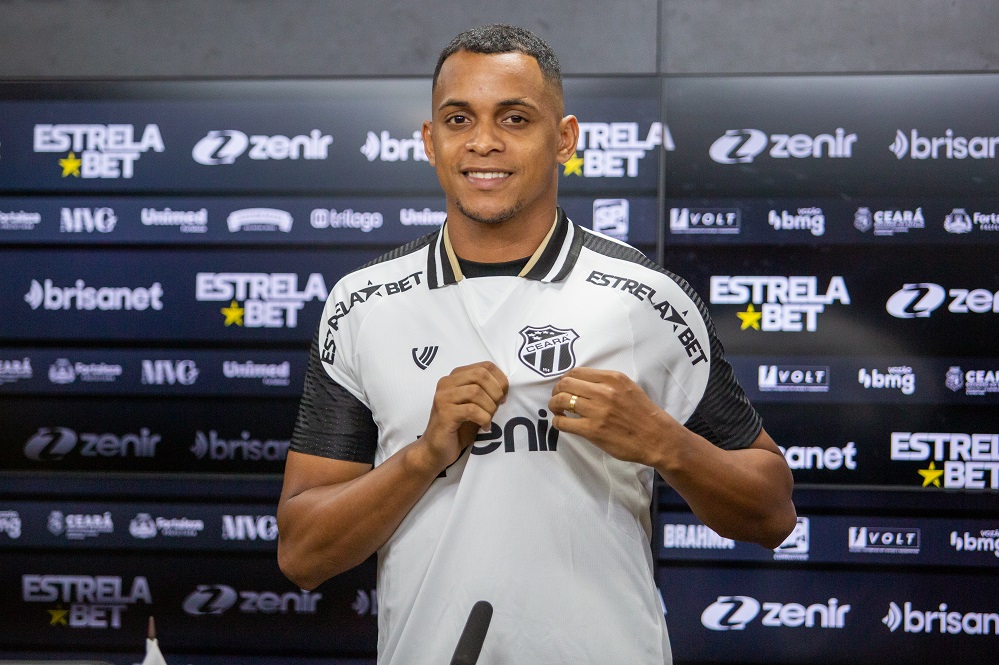 Álvaro é apresentado oficialmente e faz projeção com a camisa alvinegra: “Vim para ser feliz no Ceará”