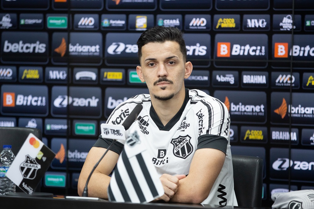 Em coletiva de imprensa, Guilherme Castilho é apresentado oficialmente e projeta futuro com a camisa do Vozão