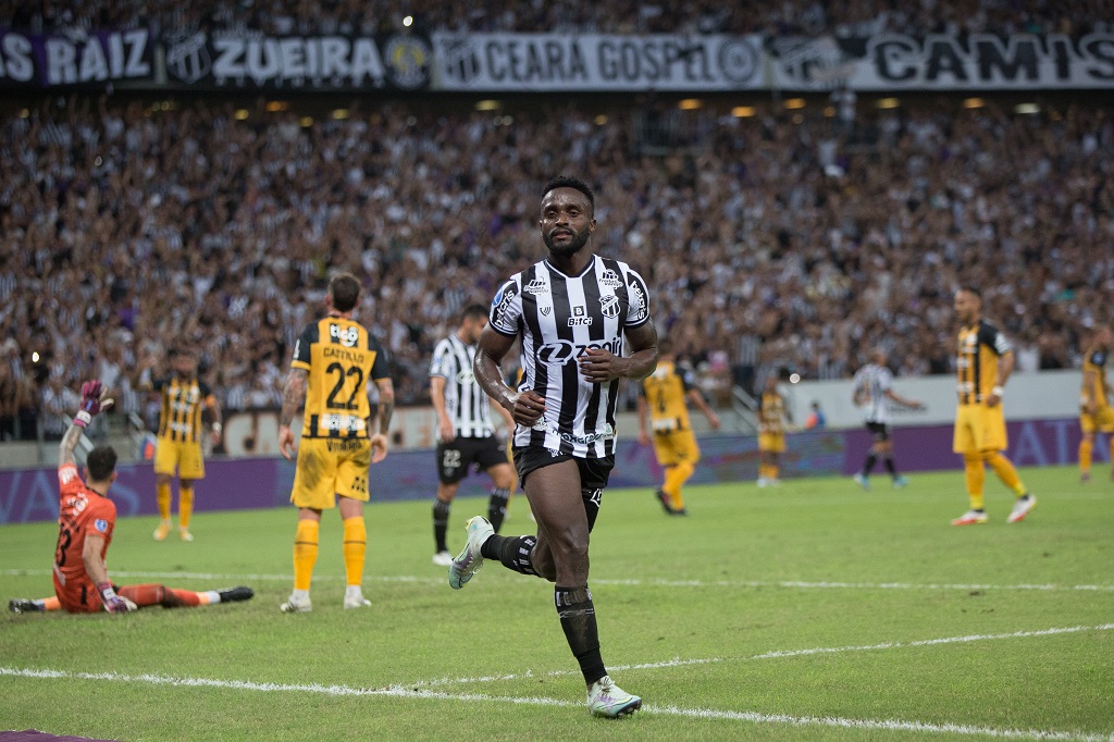 Mendoza celebra retorno e comemora classificação na CONMEBOL Sudamericana