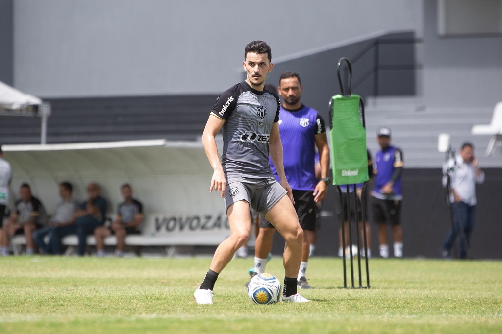 Seguindo pré-temporada, manhã de sexta-feira foi de atividade tática para o elenco alvinegro