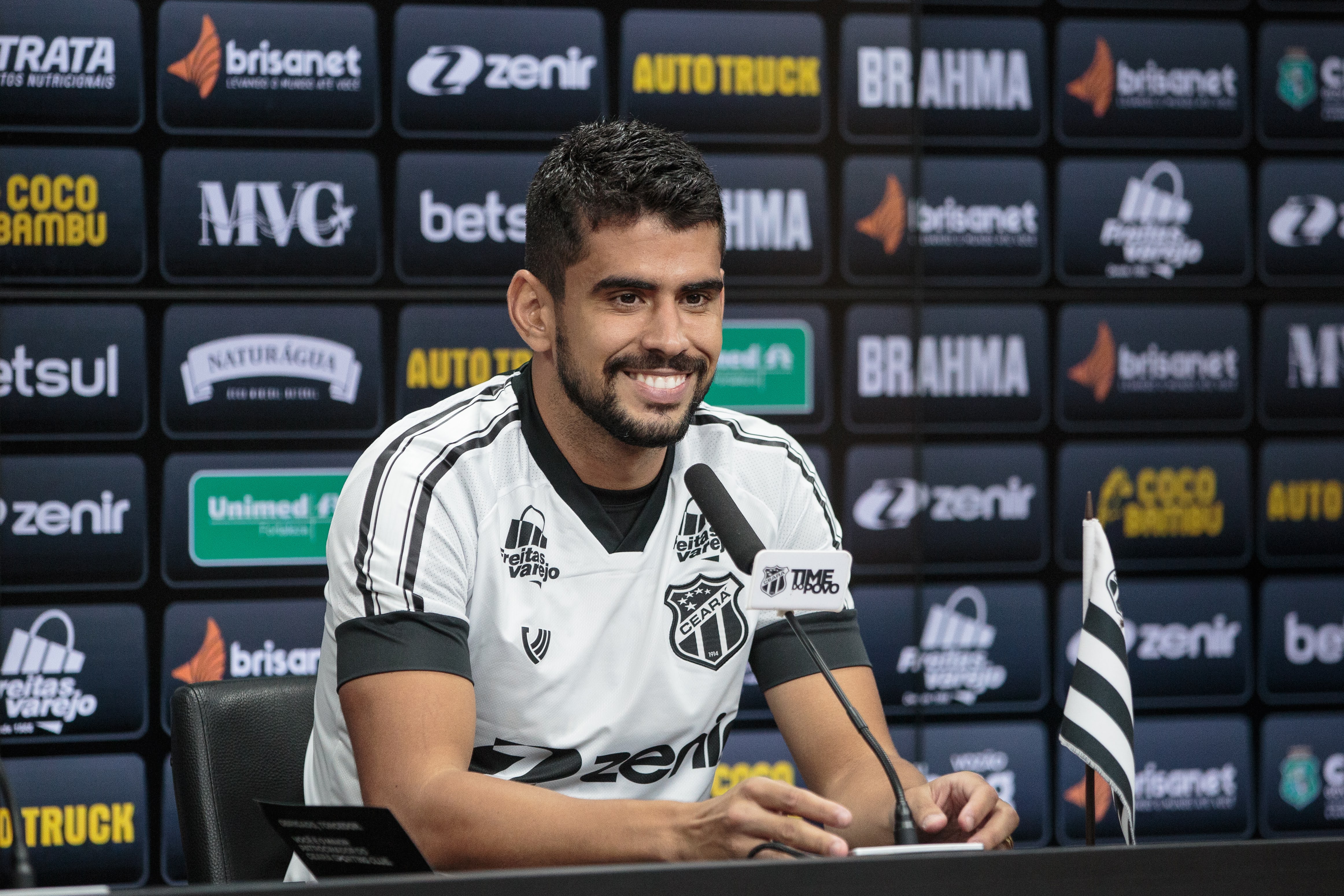 Zé Roberto: "Sempre vou dar minha vida ali dentro de campo"