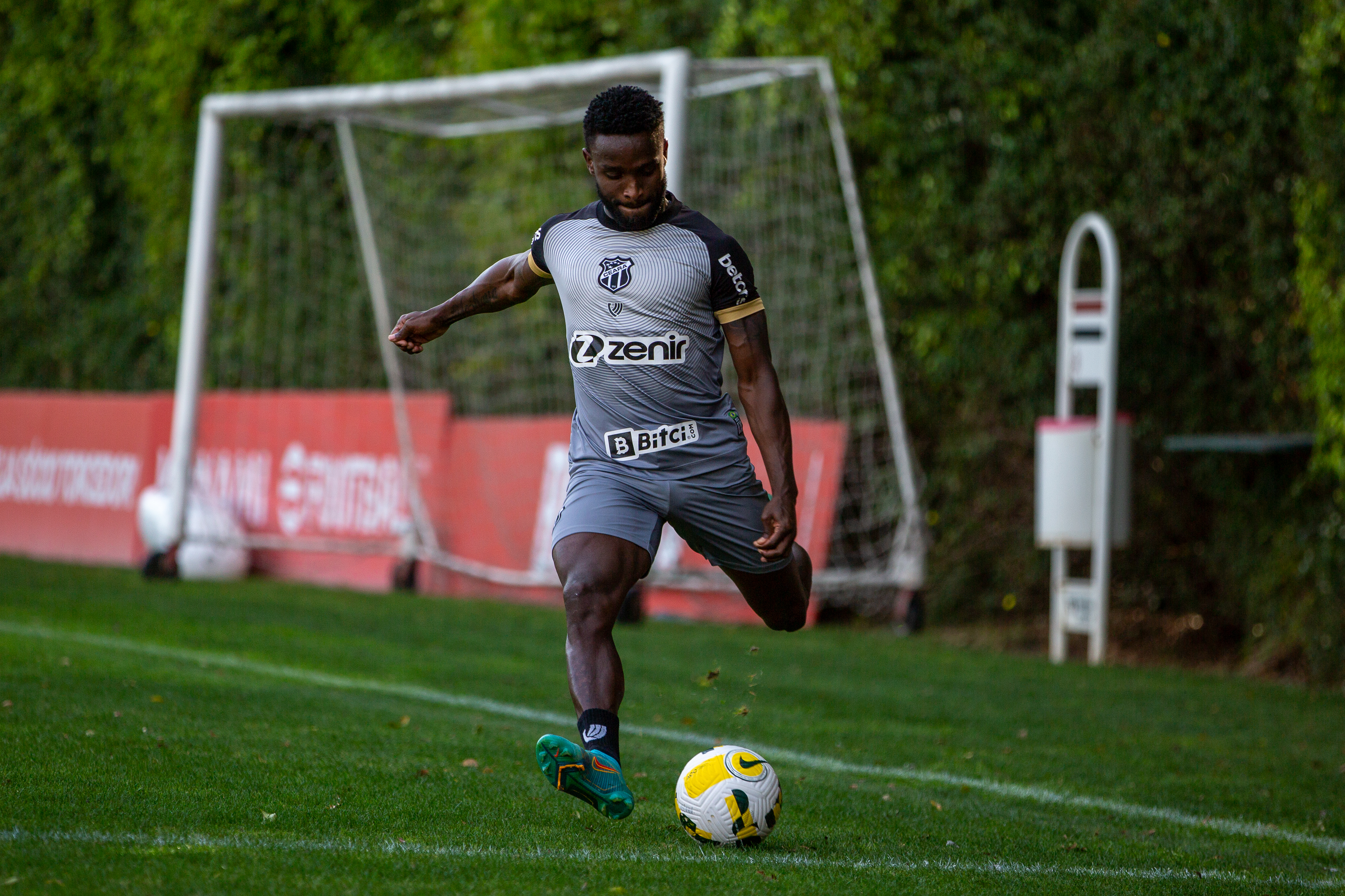 Ceará treina em SP e viaja para o Rio de Janeiro onde enfrenta o Botafogo no Brasileirão