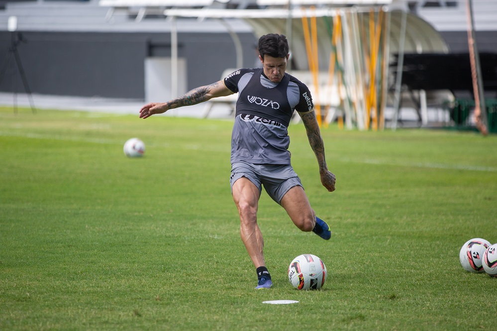 Ceará faz último treino antes da viagem para Juazeiro do Norte