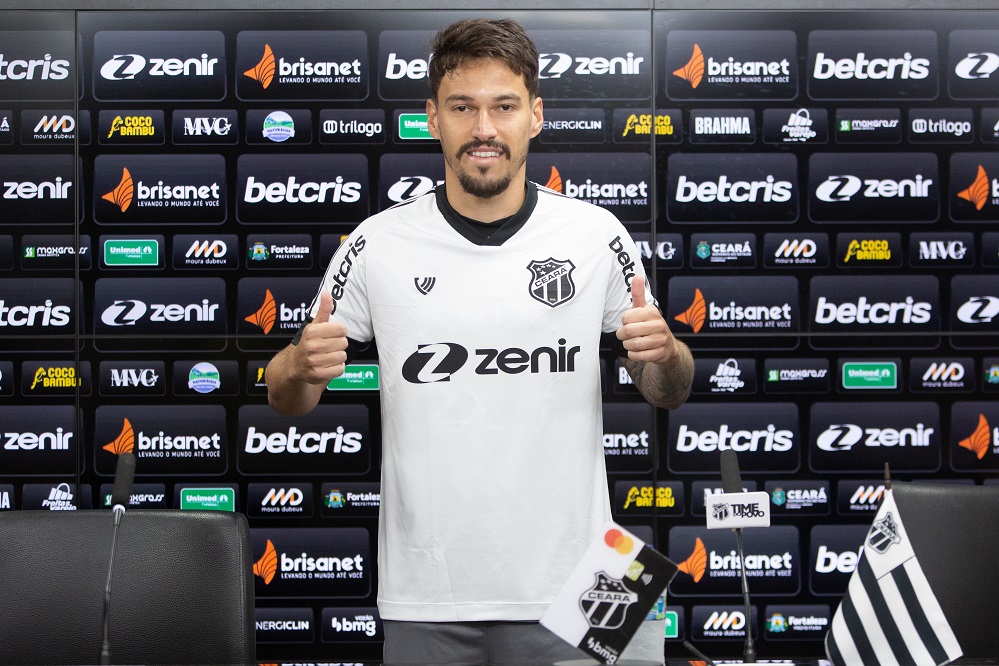 Em entrevista coletiva, Arthur Rezende é apresentado oficialmente