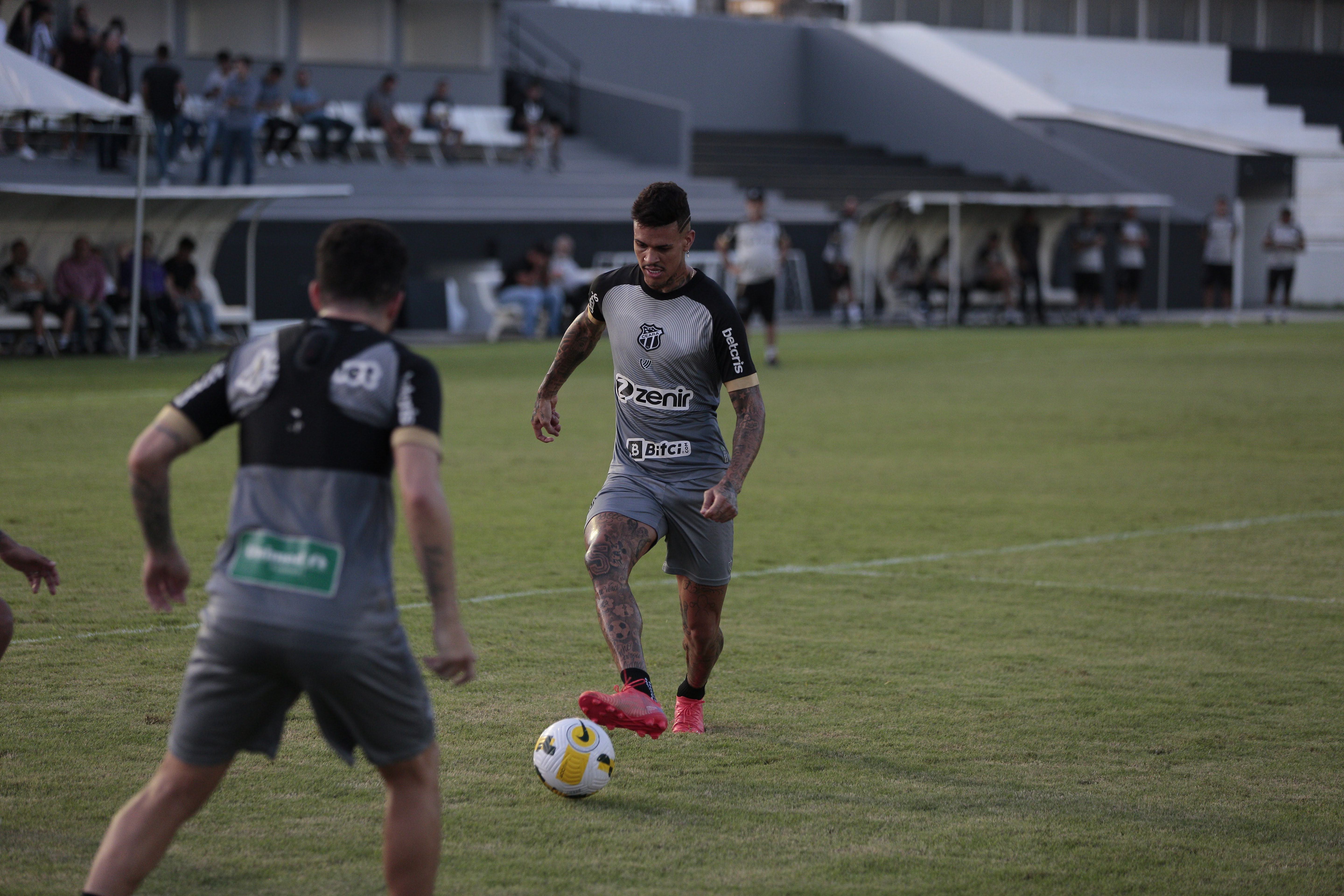 Com a presença da torcida, Ceará finaliza preparação para o Clássico-Rei