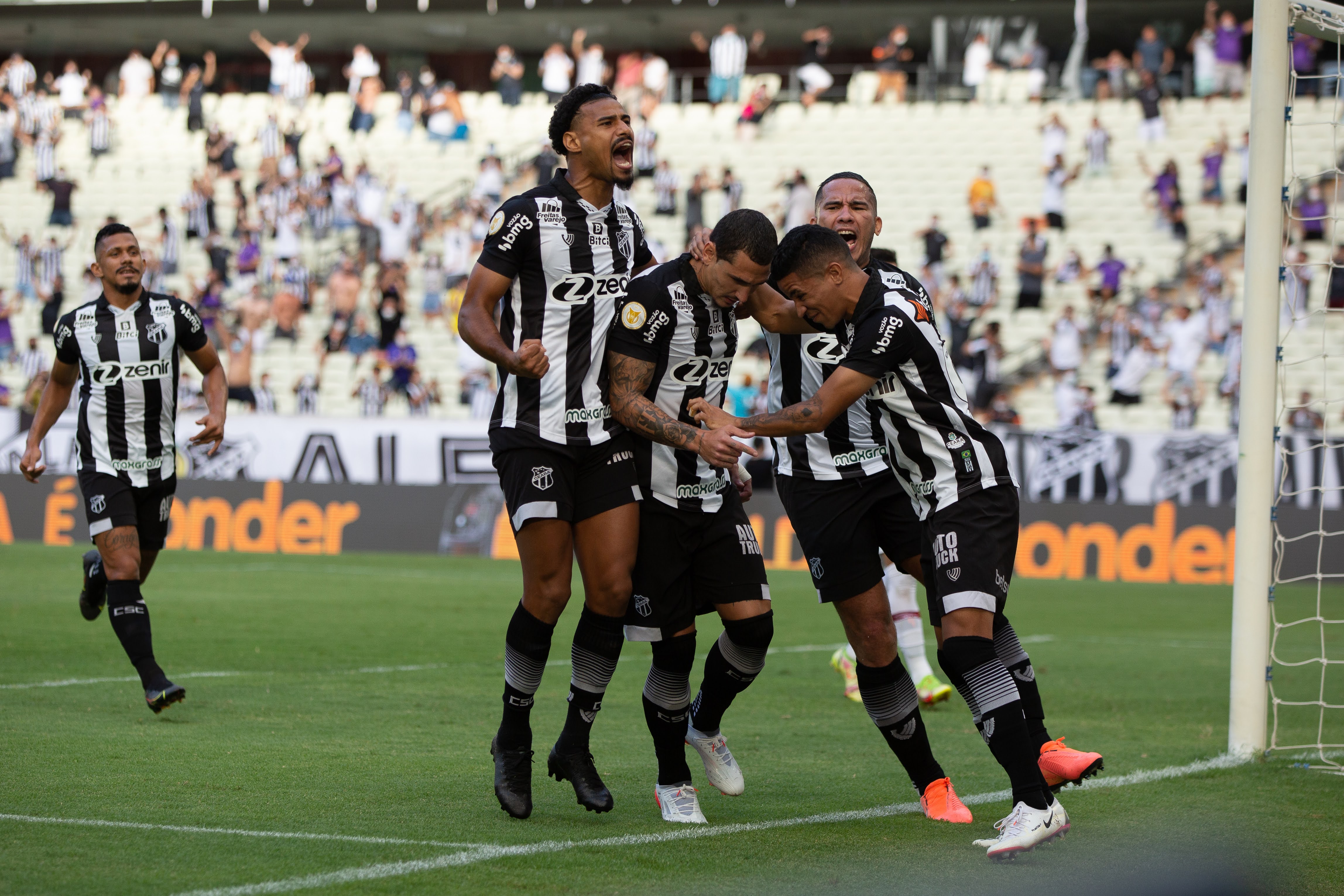Brasileirão: Com apoio da torcida, Ceará vence o Fluminense e sobe na classificação