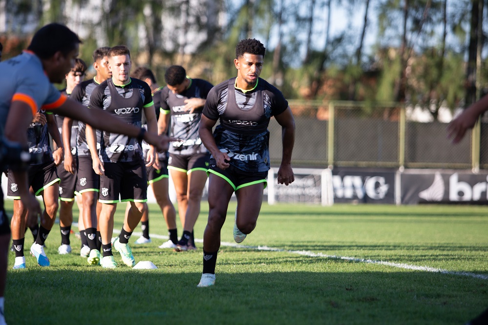 Profissionais da preparação física do Ceará detalham programação de trabalhos com o grupo