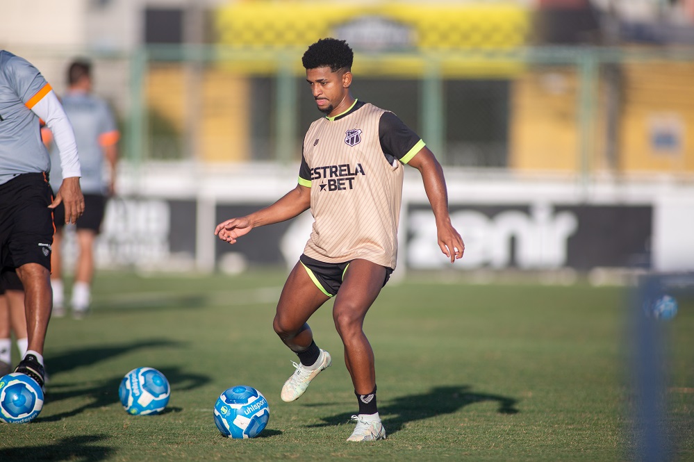 Elenco alvinegro faz treino técnico e tático no início da preparação para o jogo contra o ABC