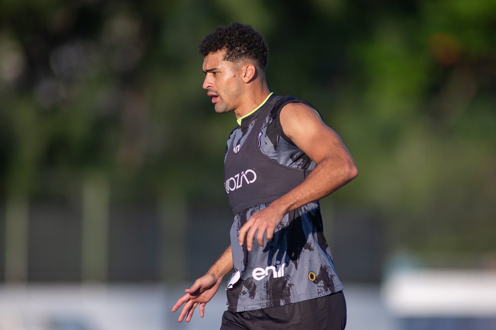 Em coletiva de imprensa, Léo Santos fala sobre o jogo contra o Novorizontino