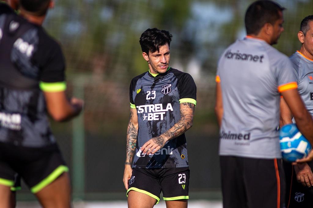 Elenco se reapresenta e inicia a preparação para último jogo da temporada