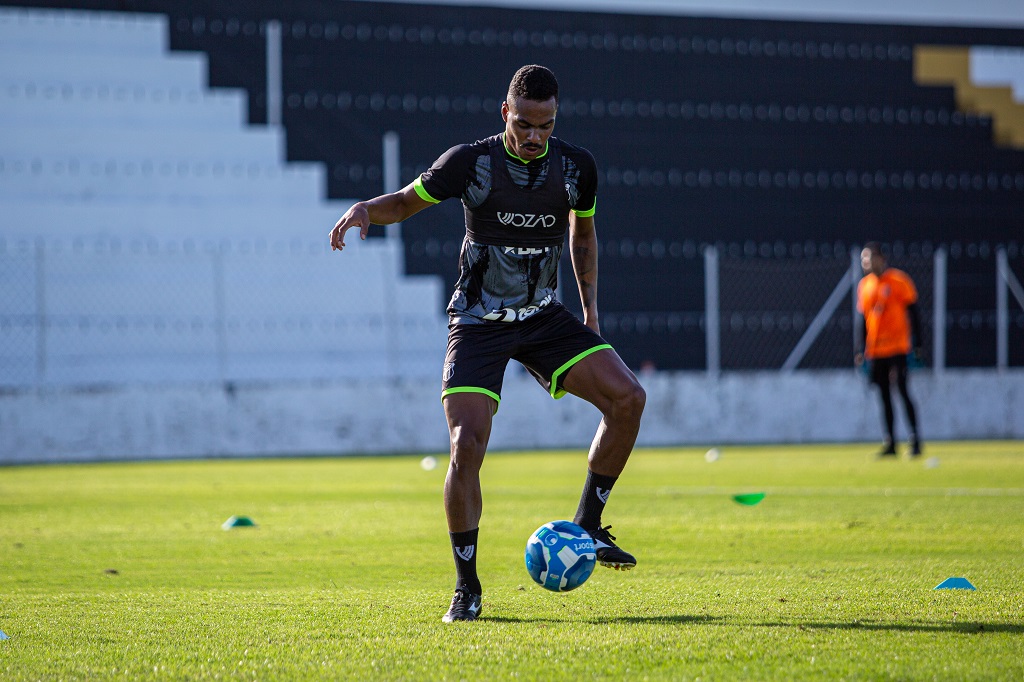 Quatro dias antes de enfrentar o Guarani, elenco alvinegro inicia preparação para o confronto