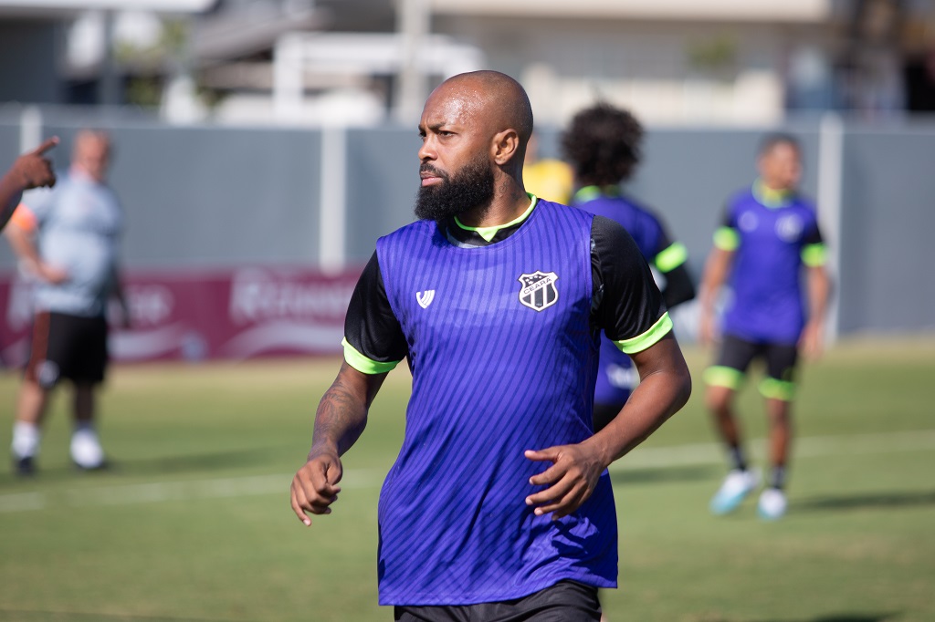 Já em Londrina, Ceará finaliza preparação para confronto com o Tubarão