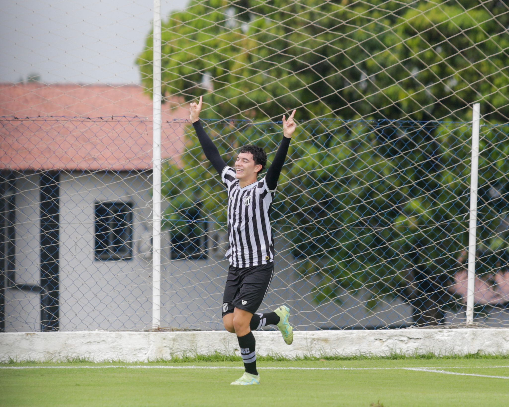Sub-17: Ceará goleia Tirol por 5 a 0 e segue firme na liderança do Campeonato Cearense
