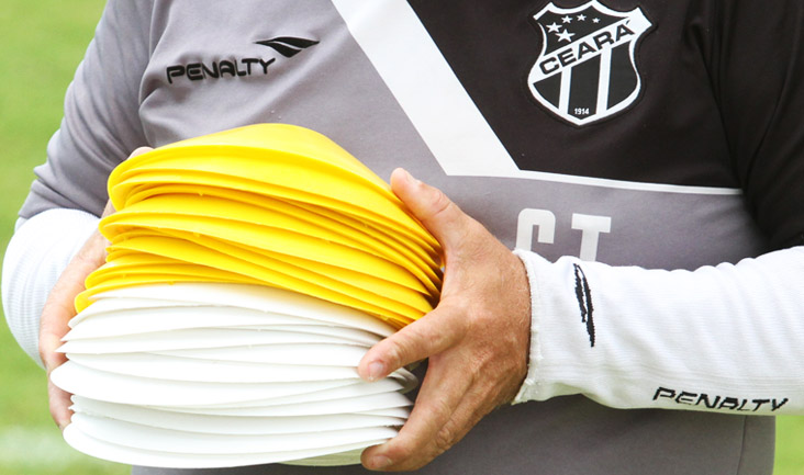 Segunda-feira será de trabalhos em dois turnos para o elenco