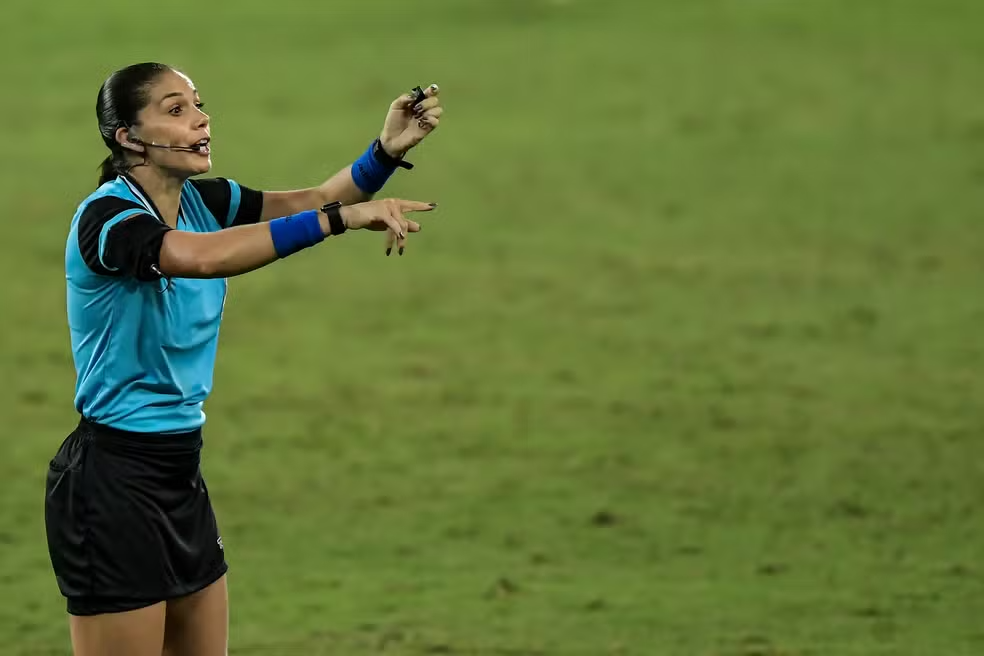 Camp. Cearense: Rejane Caetano da Silva, árbitra FIFA, apita Ceará x Iguatu