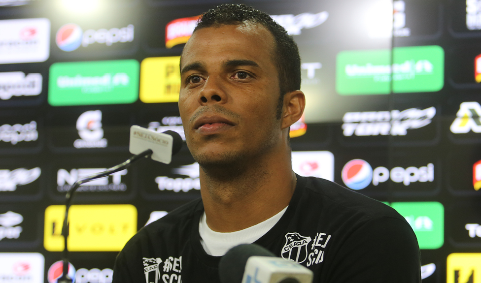 Zagueiro André Paulino é apresentado em Porangabuçu