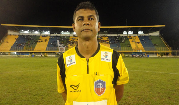 Baiano Gleidson Santos Oliveira apita Ceará x Sampaio Correa