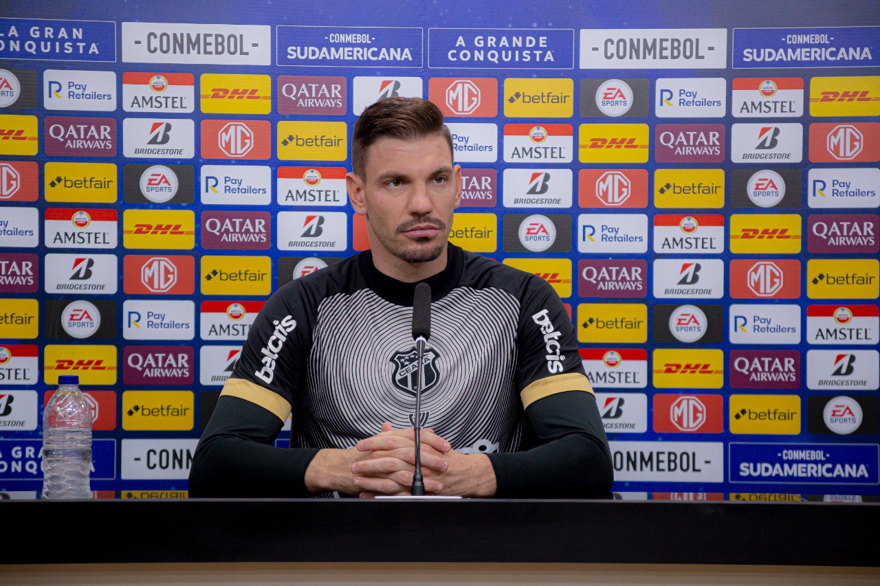 “Contra o The Strongest, vamos jogar para ganhar, pra frente”, promete João Ricardo, em coletiva de imprensa