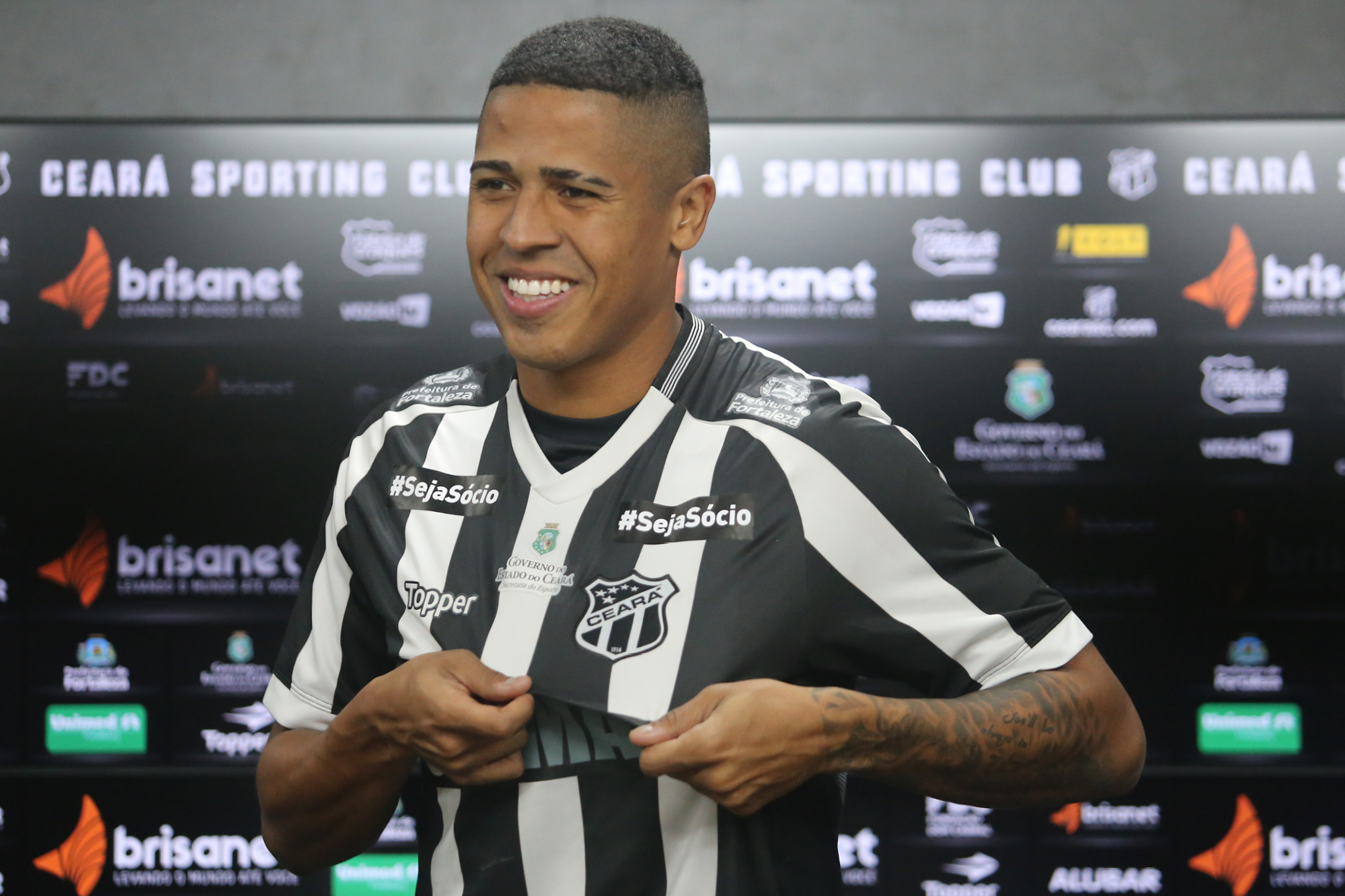 Atacante Bergson é apresentado oficialmente: “Sei da responsabilidade que é vestir essa camisa”