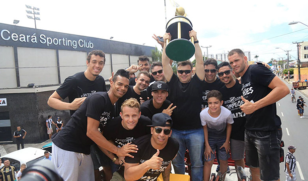 Maior torcida do estado invade as ruas da Capital na Carreata 44