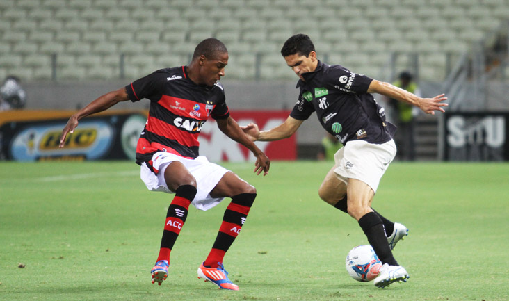 Ceará para na defesa do Atlético/GO e perde a invencibilidade em casa