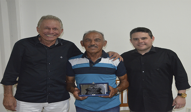 Conselho Deliberativo Alvinegro presta homenagem a ex jogador Edmar