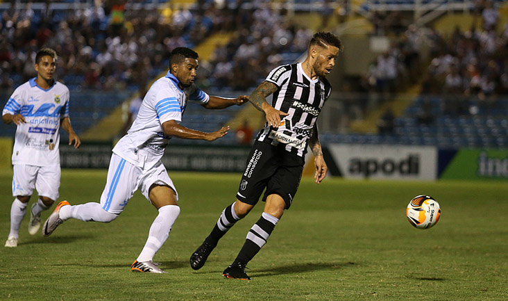 Ceará e Uniclinic fazem jogo movimentado, mas placar fica no 0 x 0