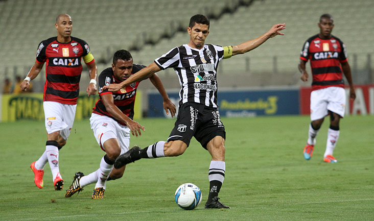 Ataque alvinegro erra na pontaria e jogo de ida da semi termina sem gols