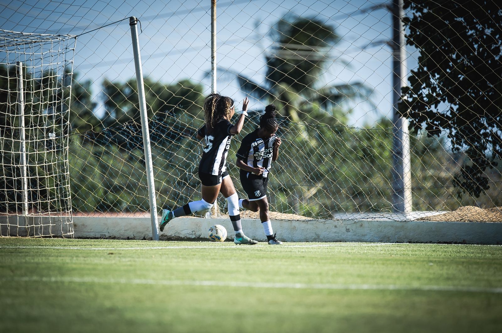 Fut. Feminino: Ceará vence R4 e larga em vantagem na semifinal do Campeonato Cearense
