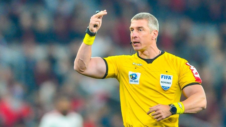 Anderson Daronco (FIFA) apita Ceará x Fortaleza no jogo da volta pelas oitavas da Copa do Brasil