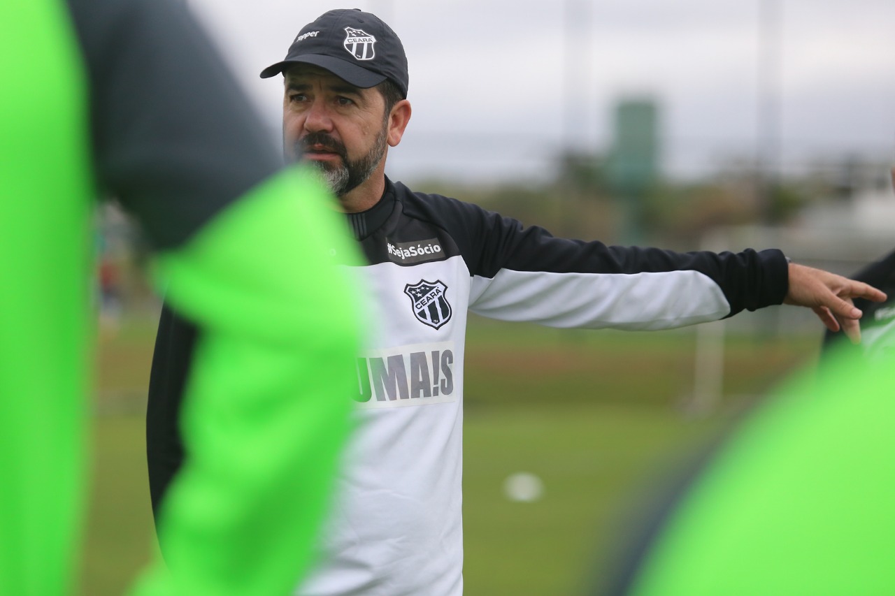 Enderson Moreira e Valdo concedem últimas coletivas antes do jogo contra o Botafogo